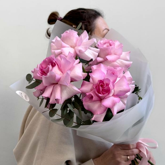 Букет из розовых роз — роскошный и яркий подарок для особого случая