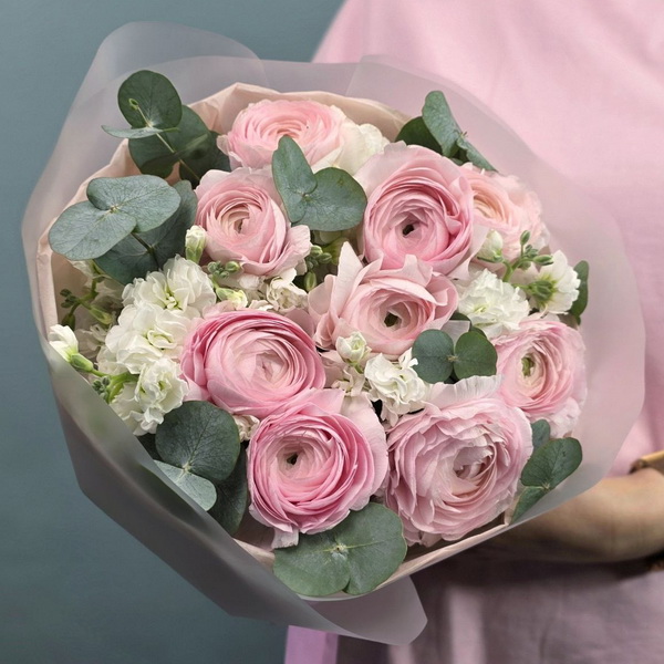 B-075 Букет из ранункулюсов, маттиолы и эвкалипта