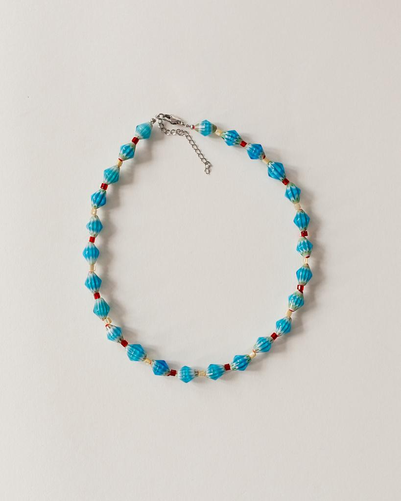 Чокер из голубого стекла