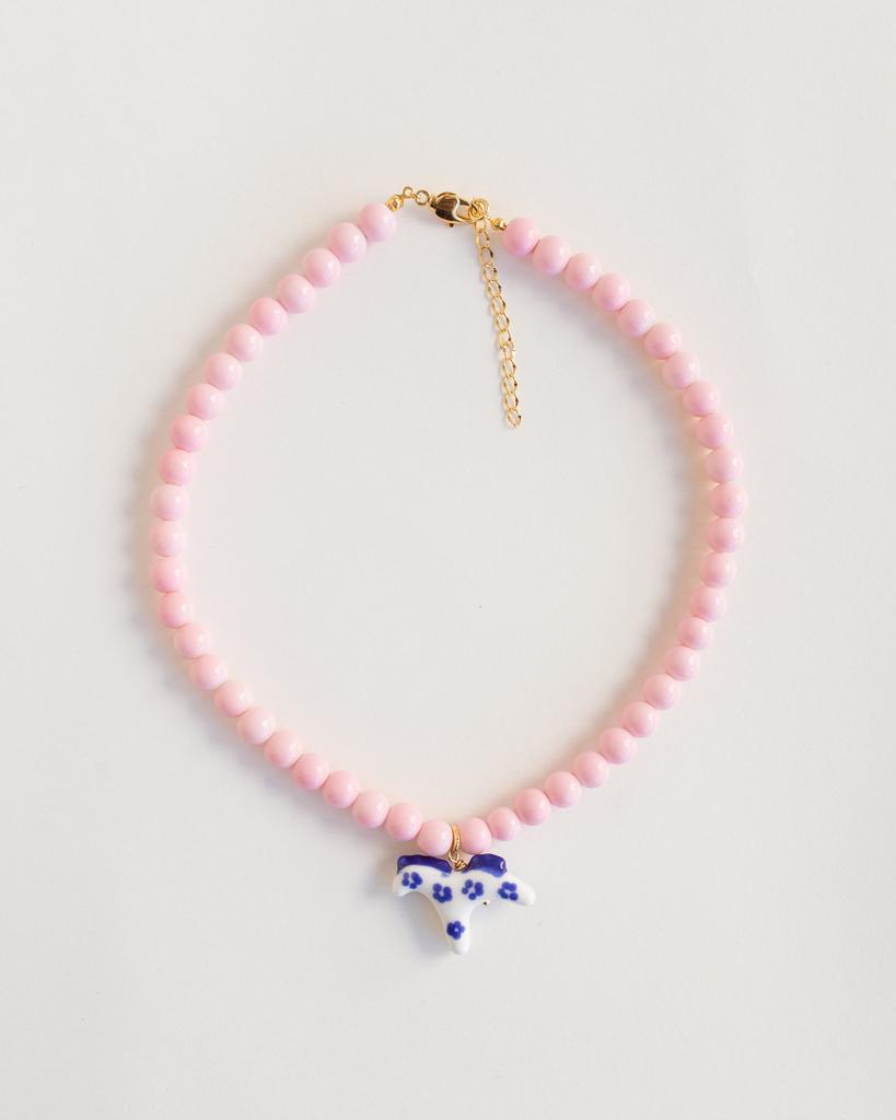 Розовый чокер с лошадкой