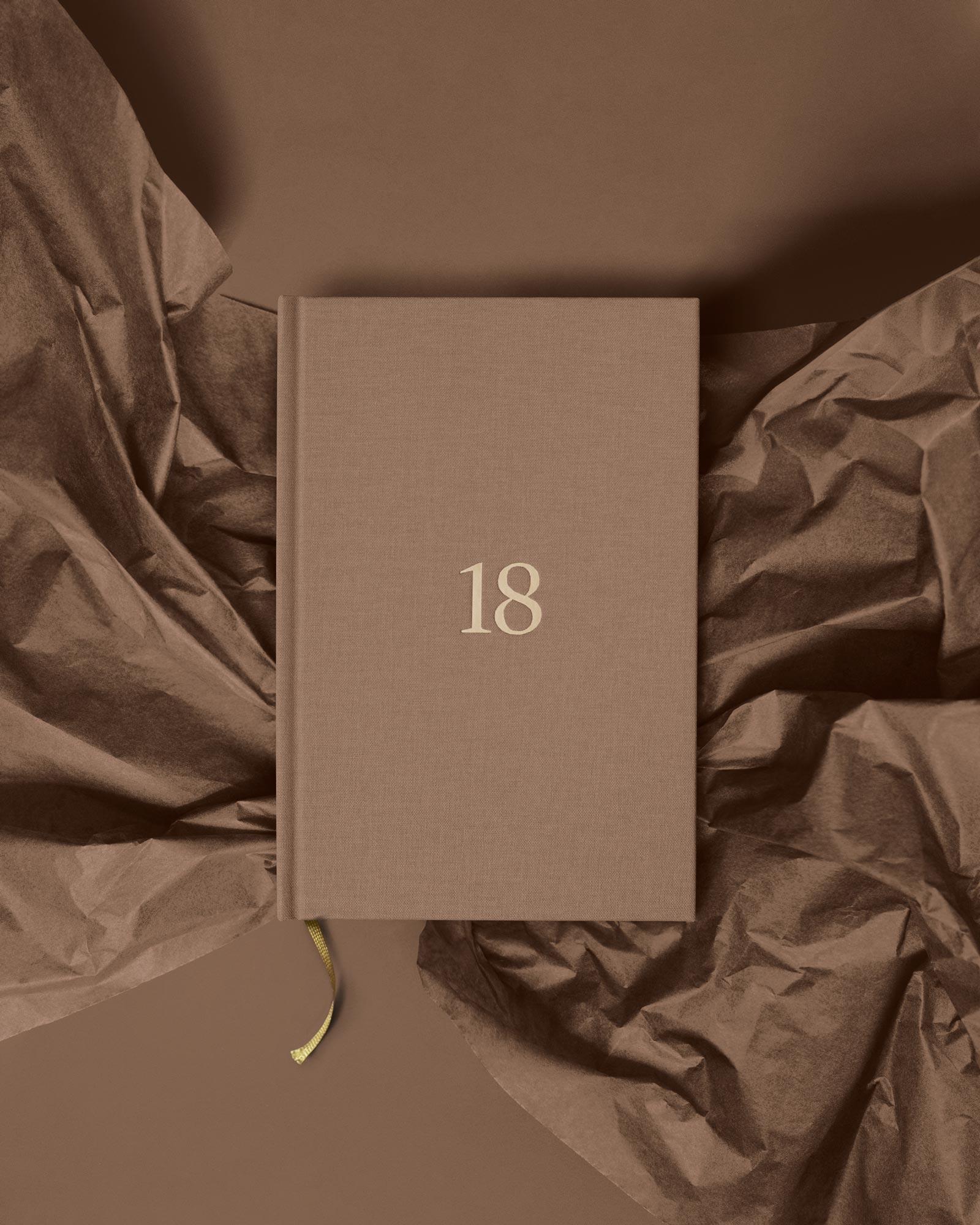 Книга Твои 18 цвета карамель