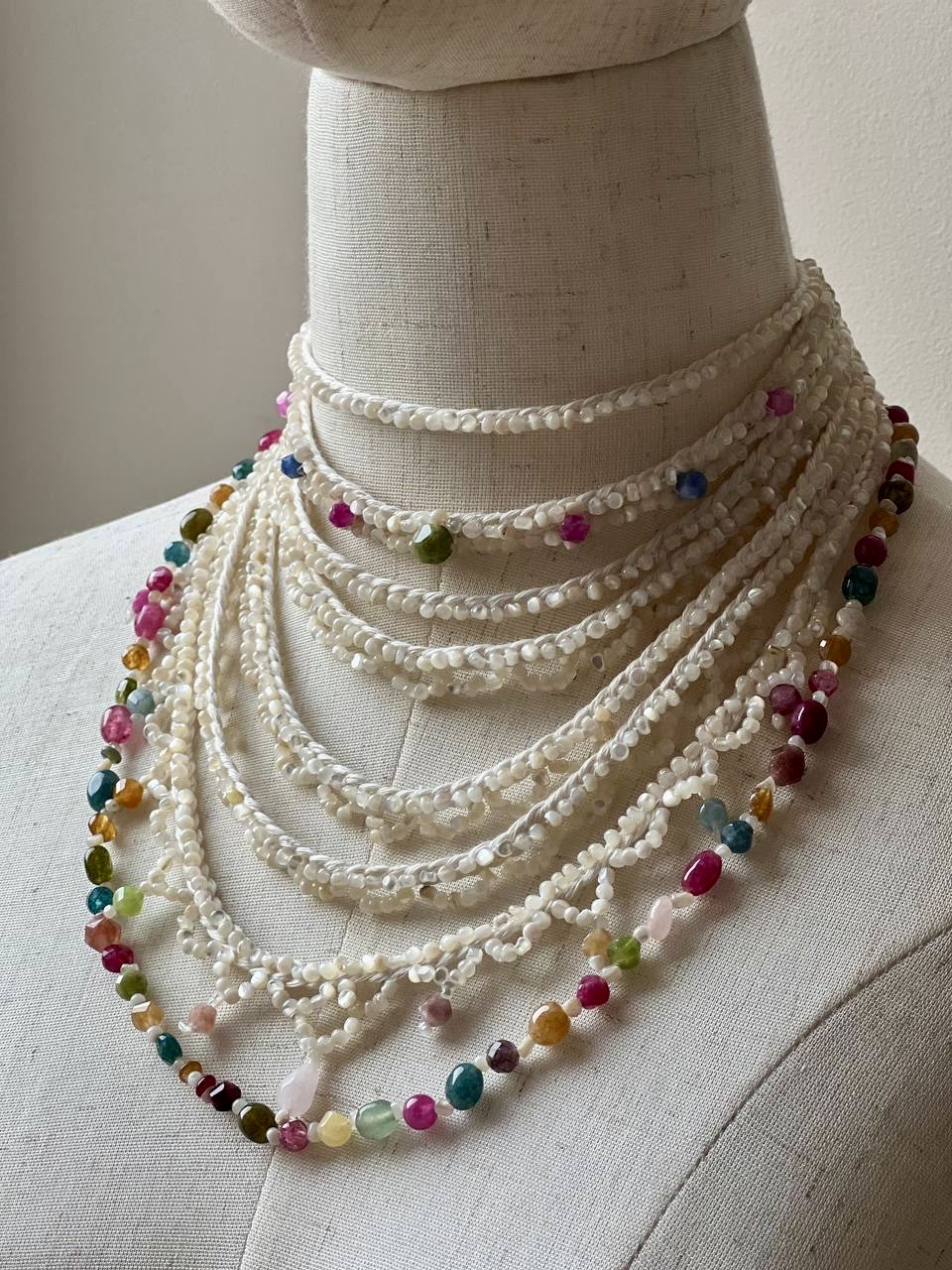 Детский ожерелок Эрмитажный из перламутра