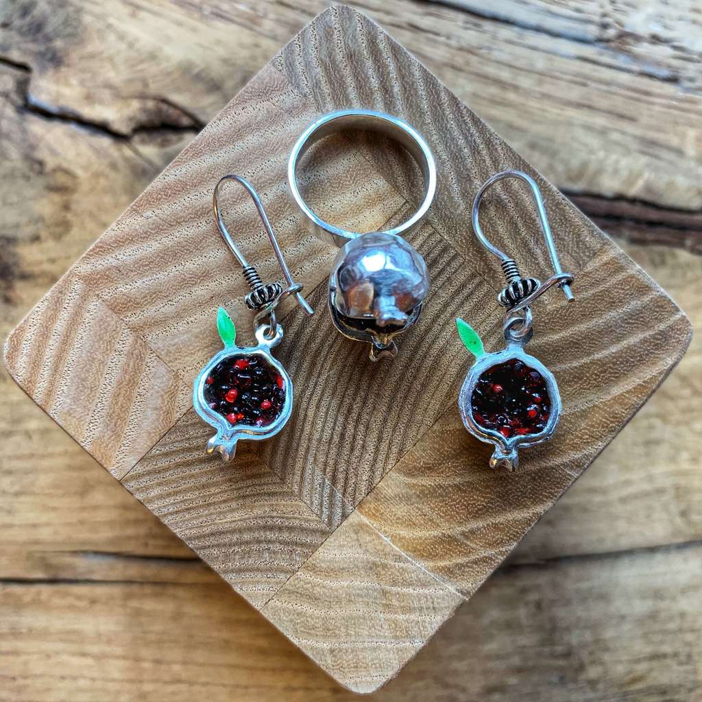 СЕРЬГИ "СПЕЛЫЙ ГРАНАТ"