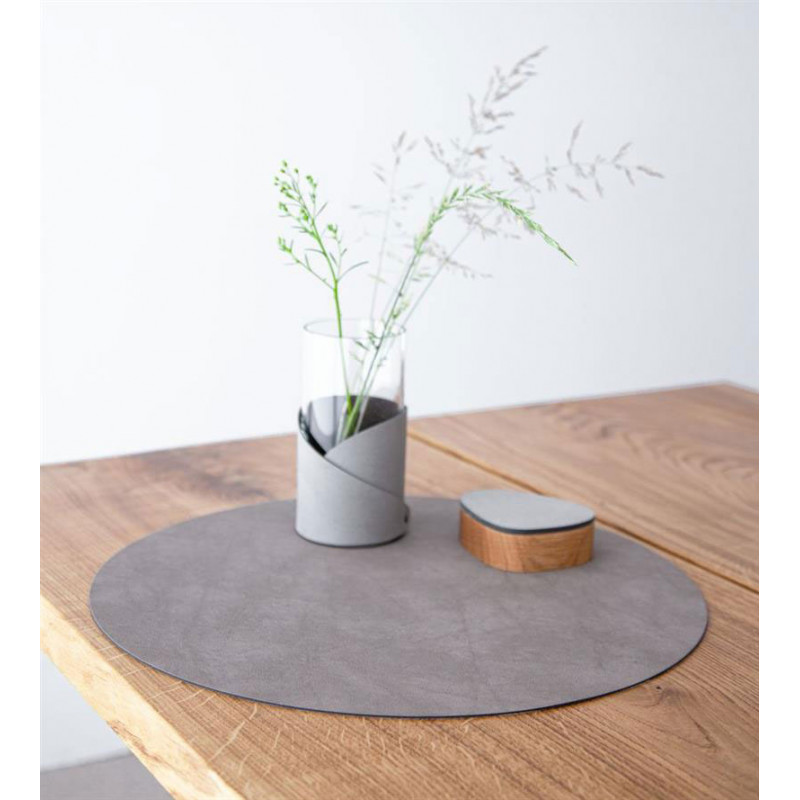 Сервировочная салфетка круглая из кожи 30 см (пыльно-коричневая) LINDDNA, Nupo