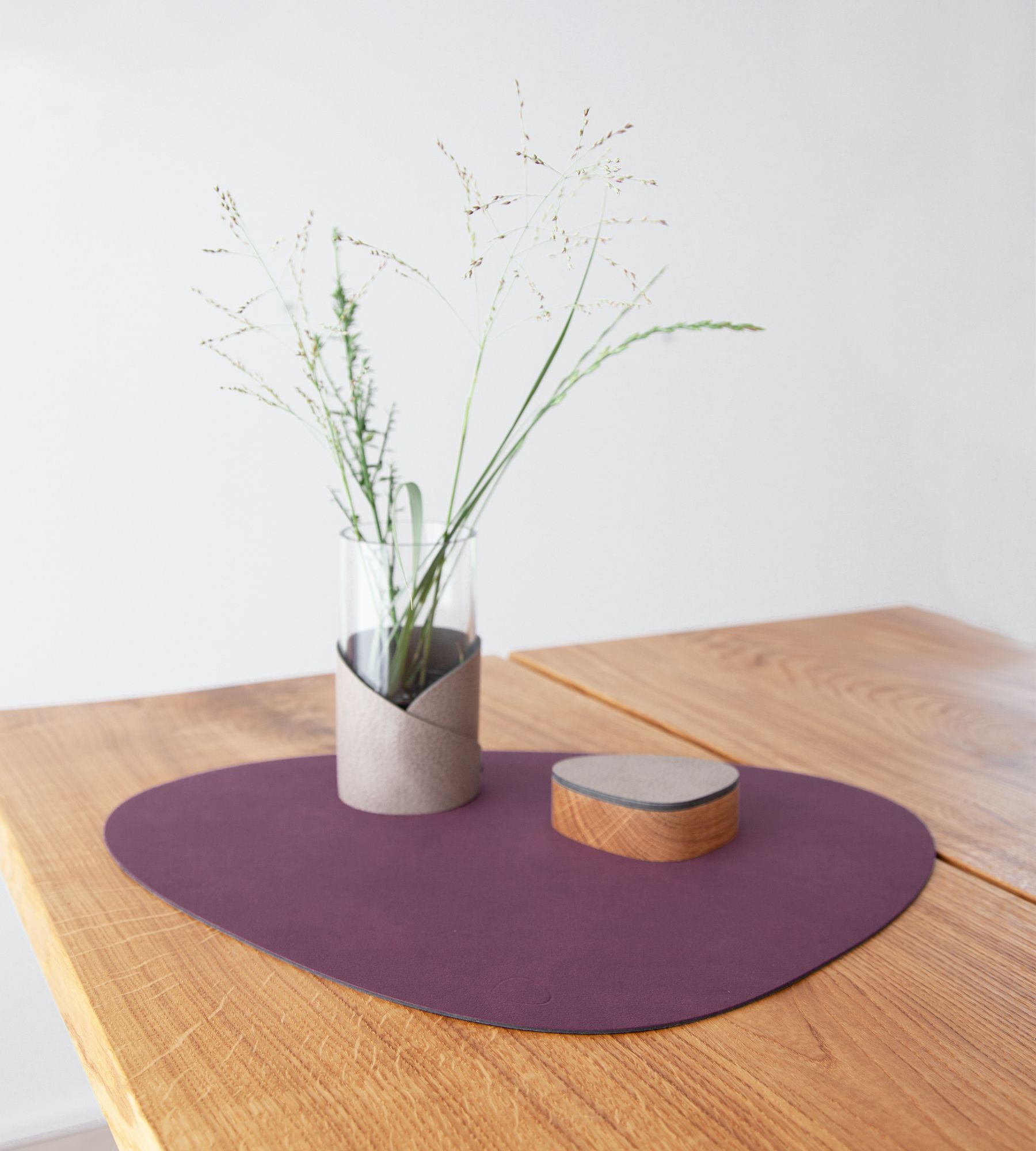 Сервировочная салфетка фигурная из кожи 37*44 см (сливовая) LINDDNA, Nupo