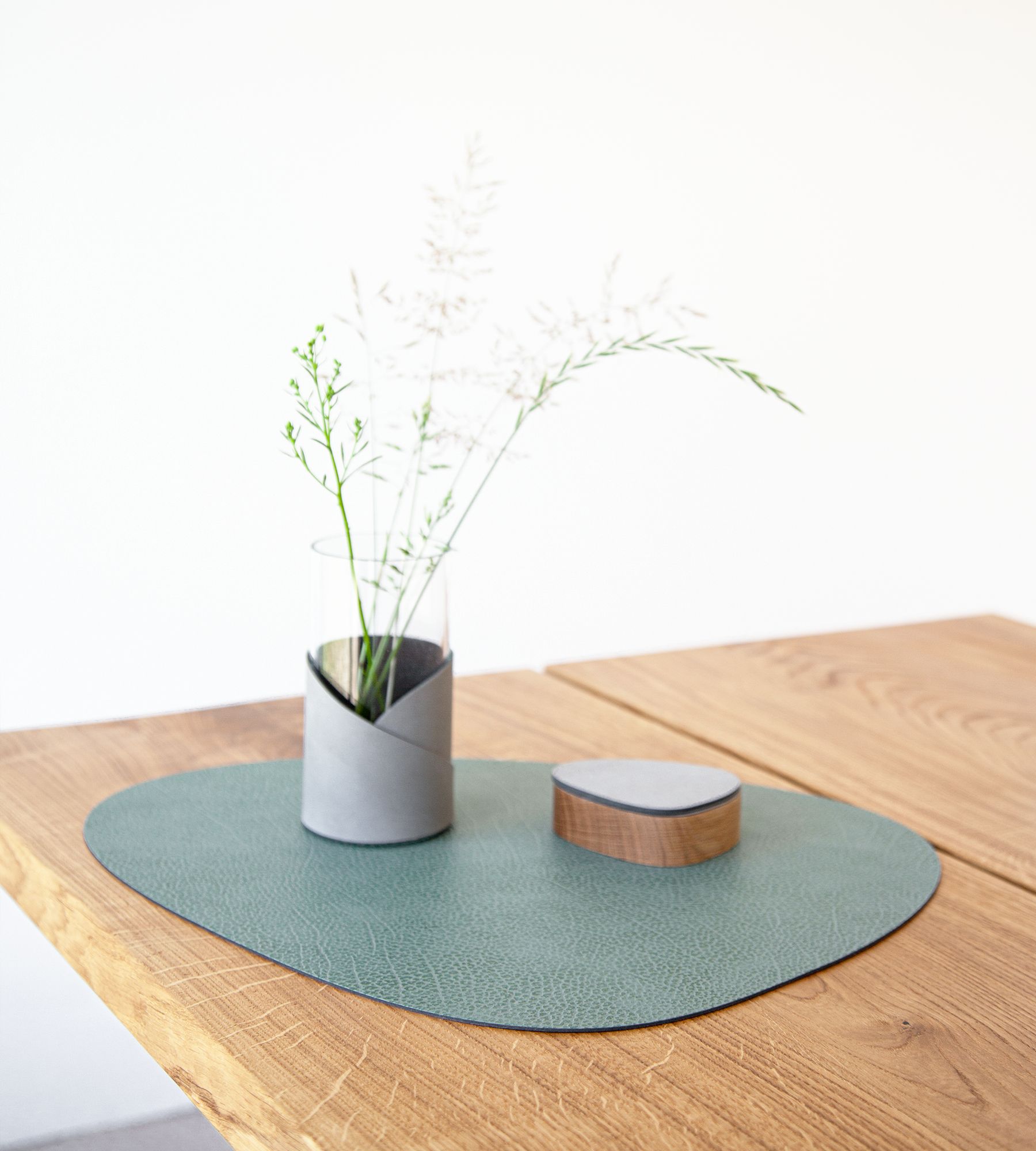 Сервировочная салфетка фигурная из кожи 37*44 см (пастельно зеленая) LINDDNA, Hippo