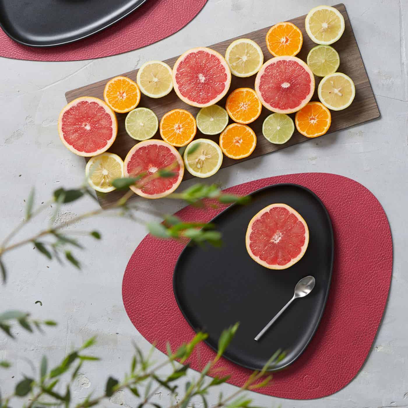 Сервировочная салфетка фигурная из кожи 37*44 см (малиновая) LINDDNA, Hippo