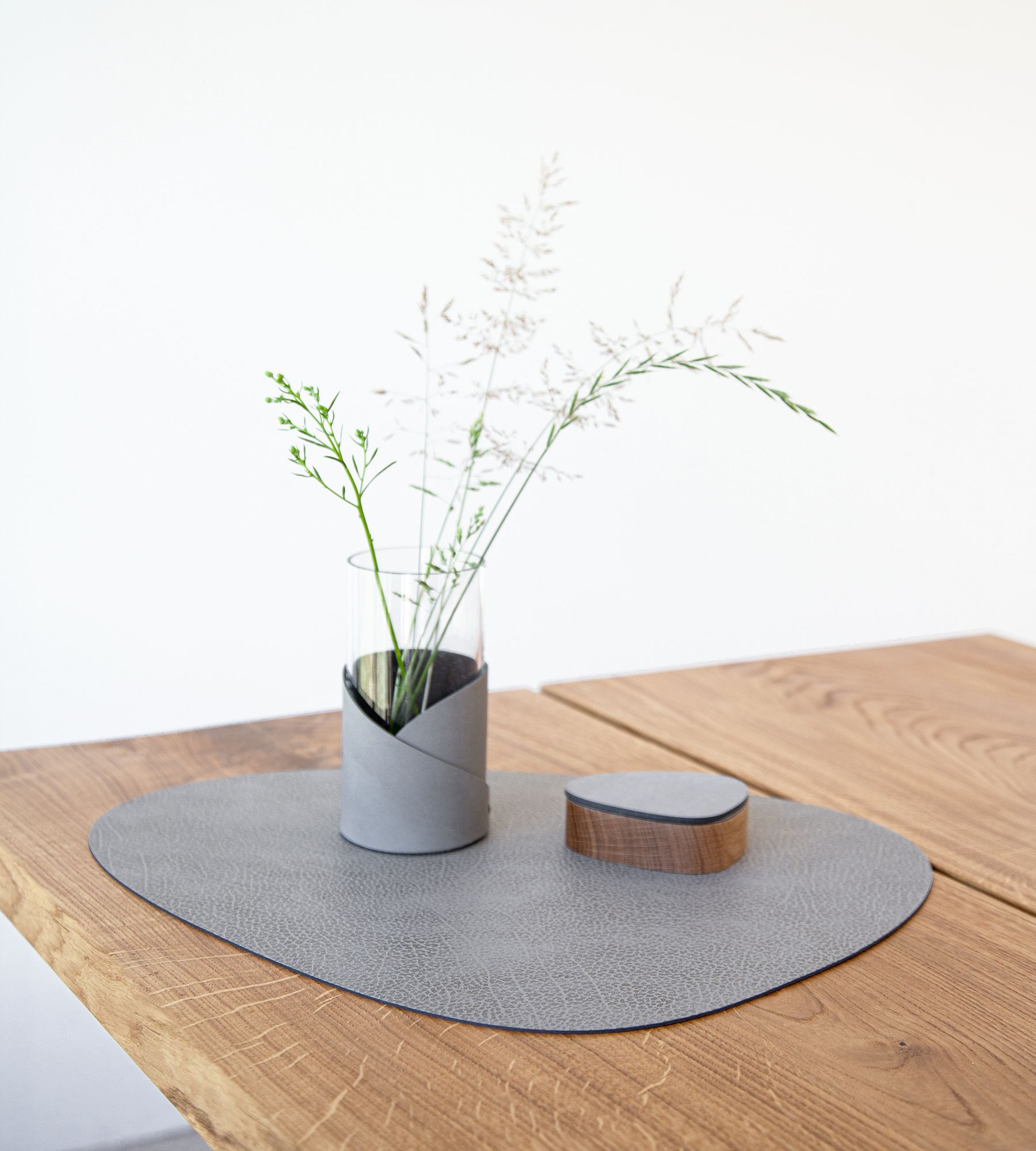 Сервировочная салфетка фигурная из кожи 37*44 см (серый антрацит) LINDDNA, Hippo