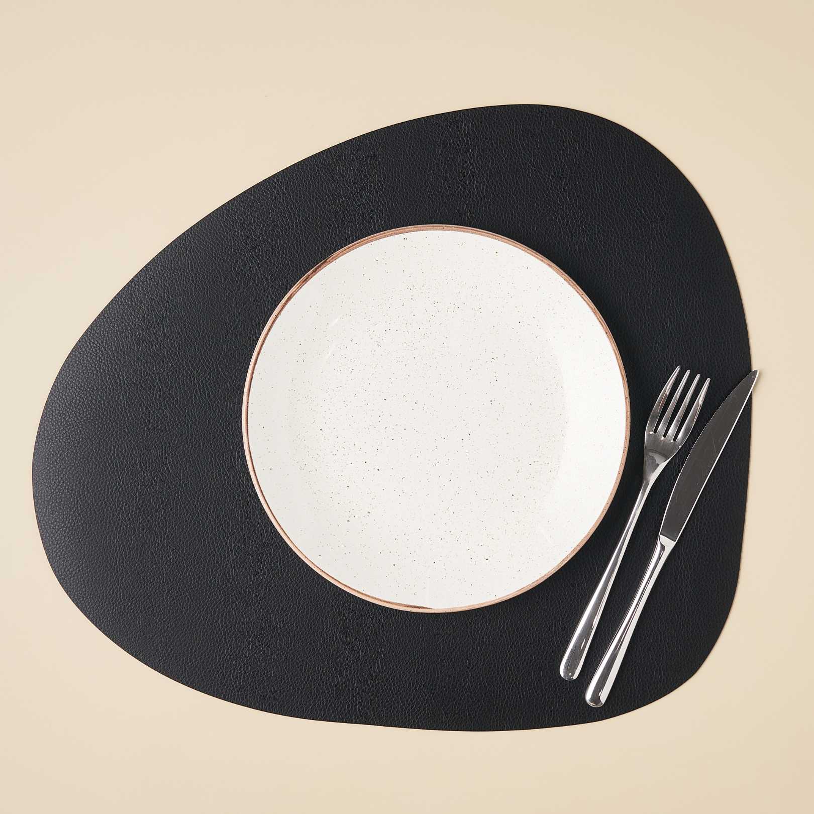 Сервировочная салфетка фигурная из кожи 40*46 см (черный) SKINNATUR