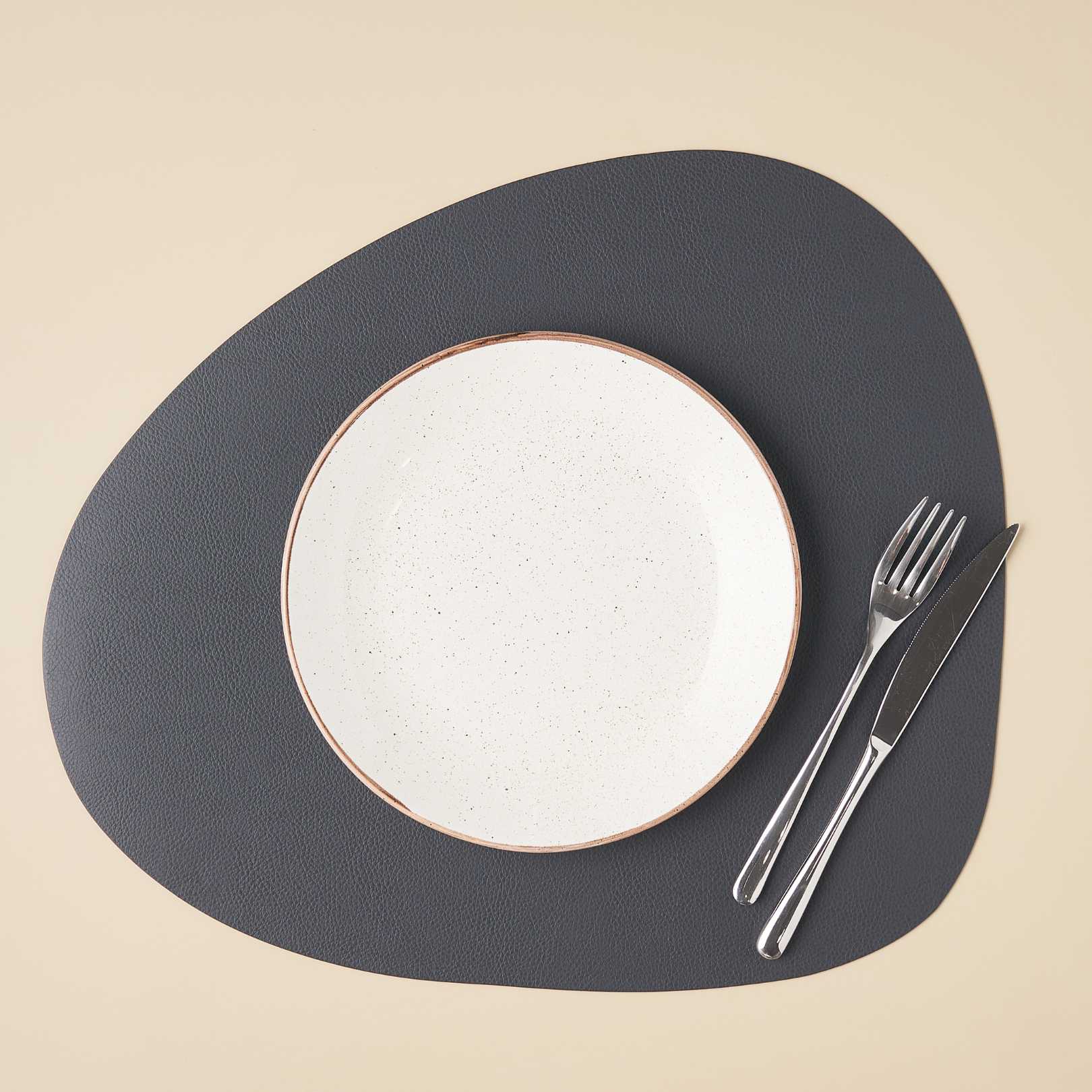 Сервировочная салфетка фигурная из кожи 40*46 см (темно-серый) SKINNATUR