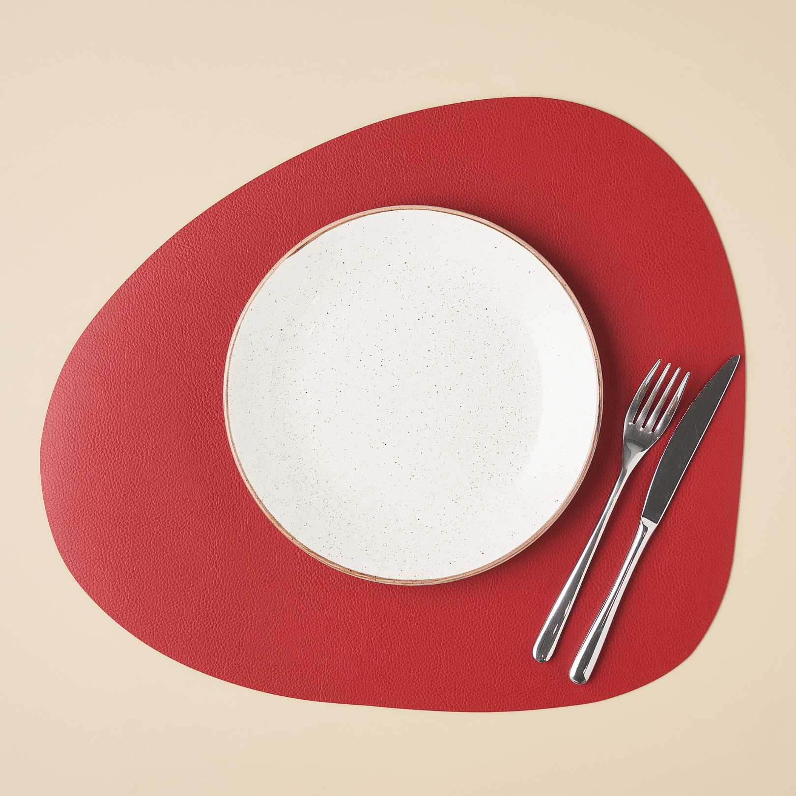 Сервировочная салфетка фигурная из кожи 40*46 см (красный сальса) SKINNATUR