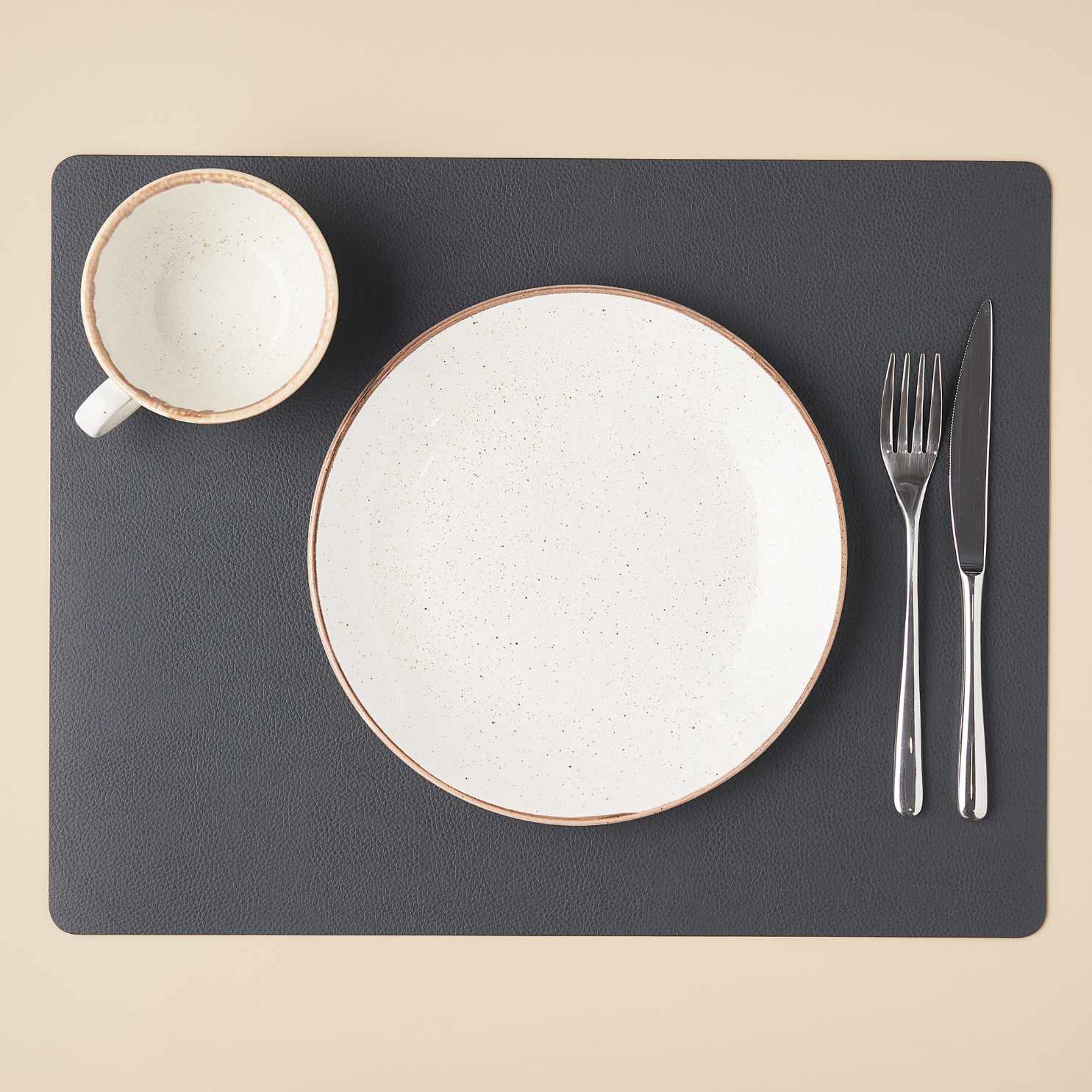 Сервировочная салфетка прямоугольная из кожи 45х35 см (темно-серый) SKINNATUR