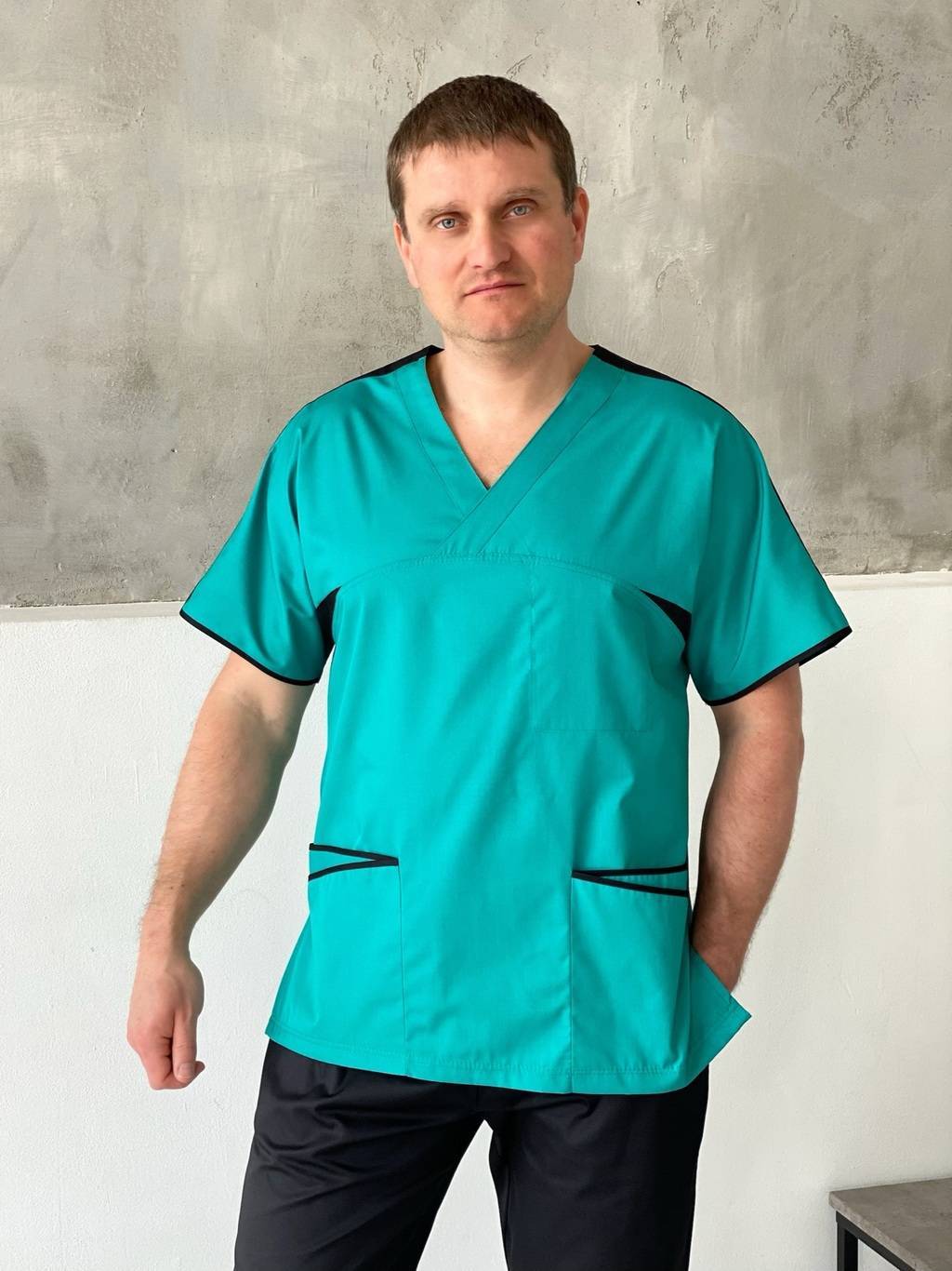 Костюм медицинский  мужской "Борис", изумруд/черный