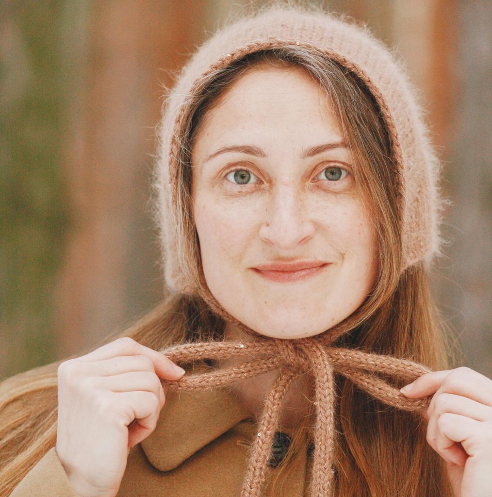 Вязанный чепчик "За подснежниками"