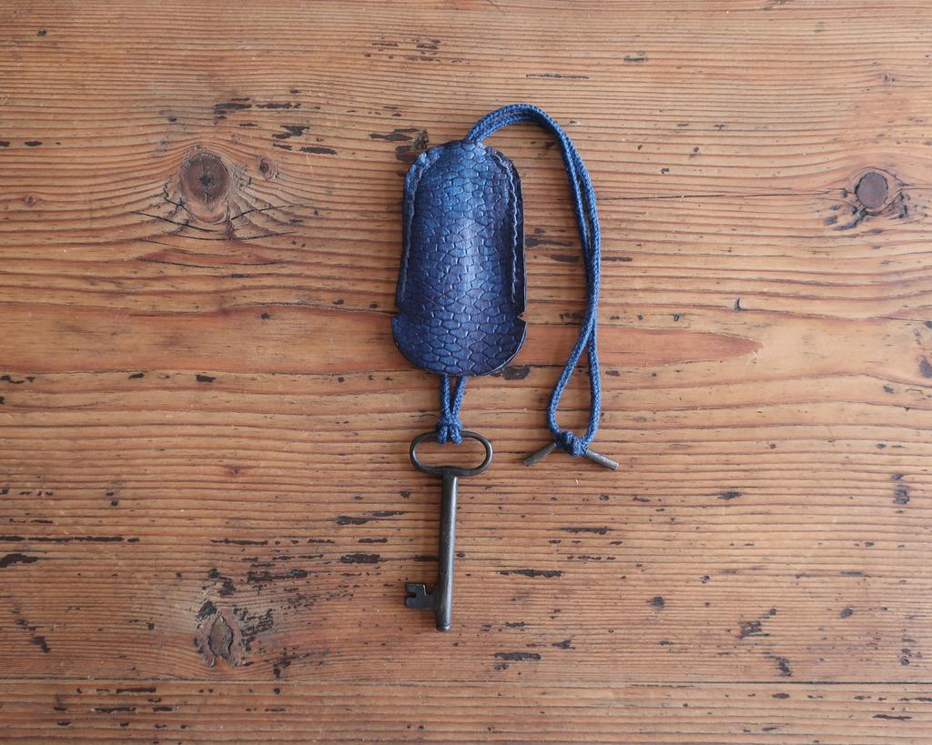 Blue beaver tail key case with ad old key Drasvi Venn X KOROB KOROB