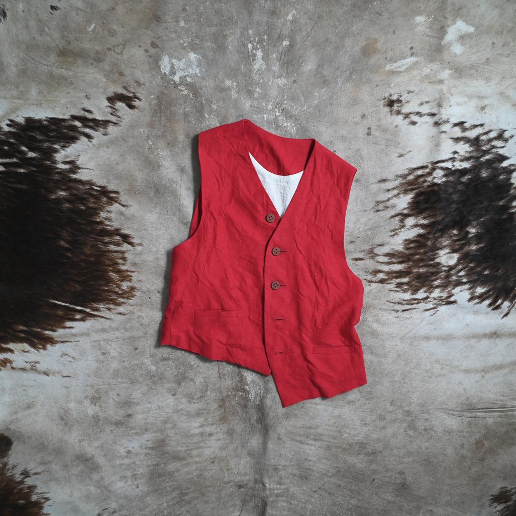 Vest #0 in dark red linen