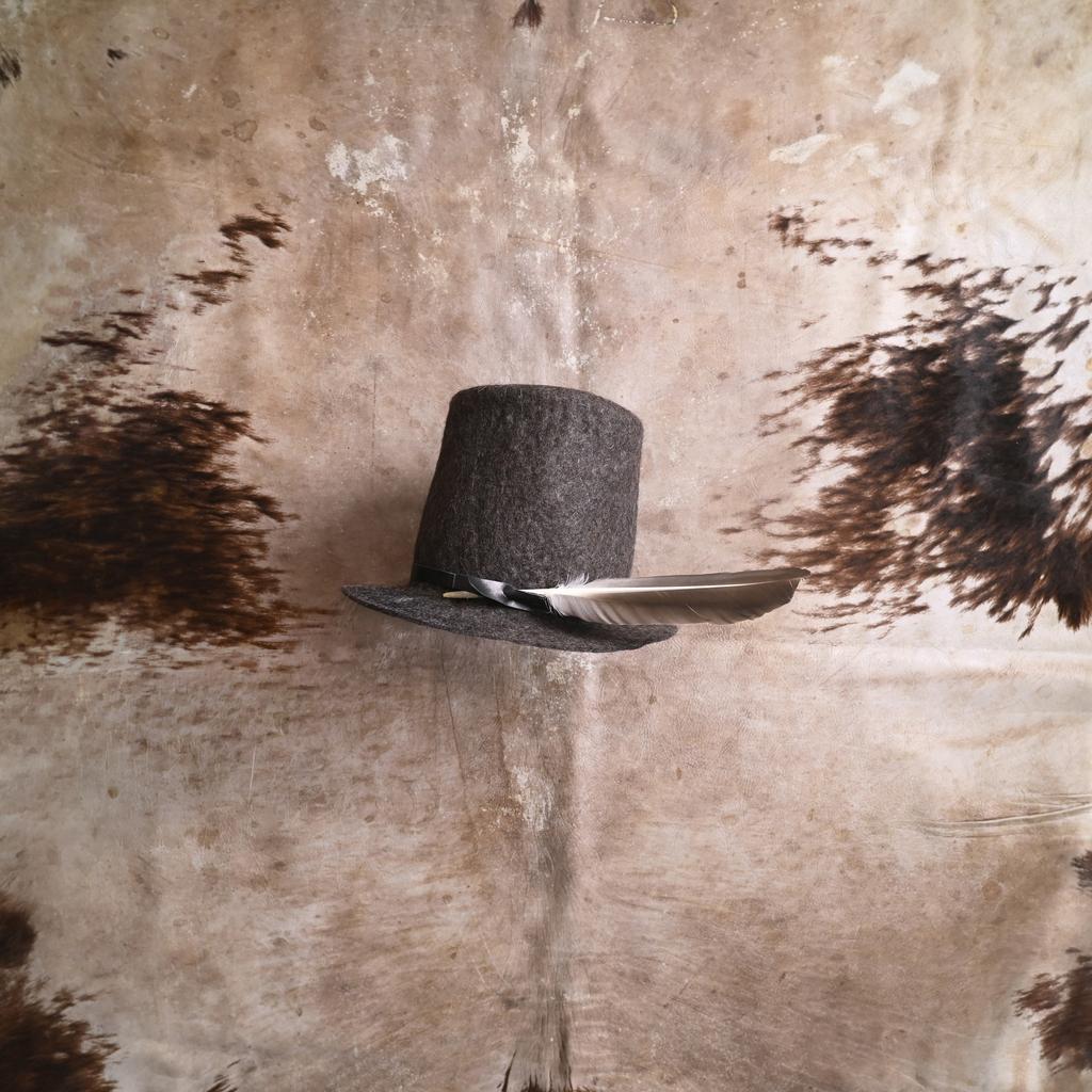 Conjurer's hat