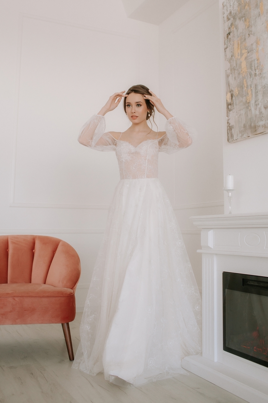 Свадебное платье Джулия из тюля, вышивки и шелка