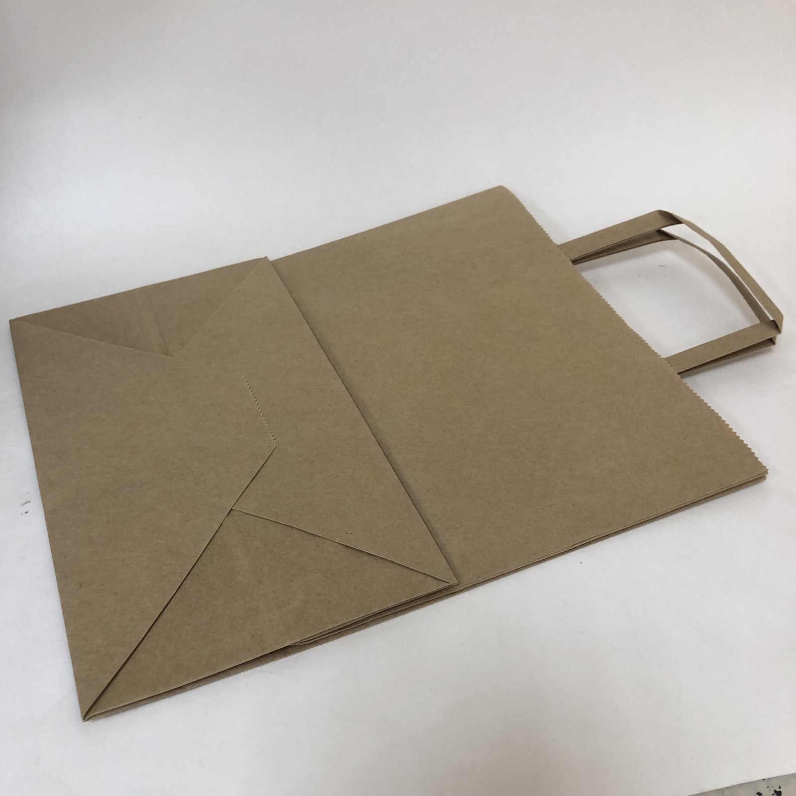 Пакет с плоской ручкой "на вынос" крафт 260х150х350, РБ, 25 штук/упак.