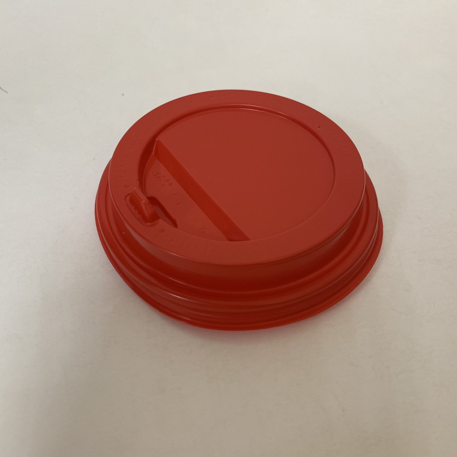 Крышка 90 мм, красная, с закрывающимся питейником, 100 штук/упак.
