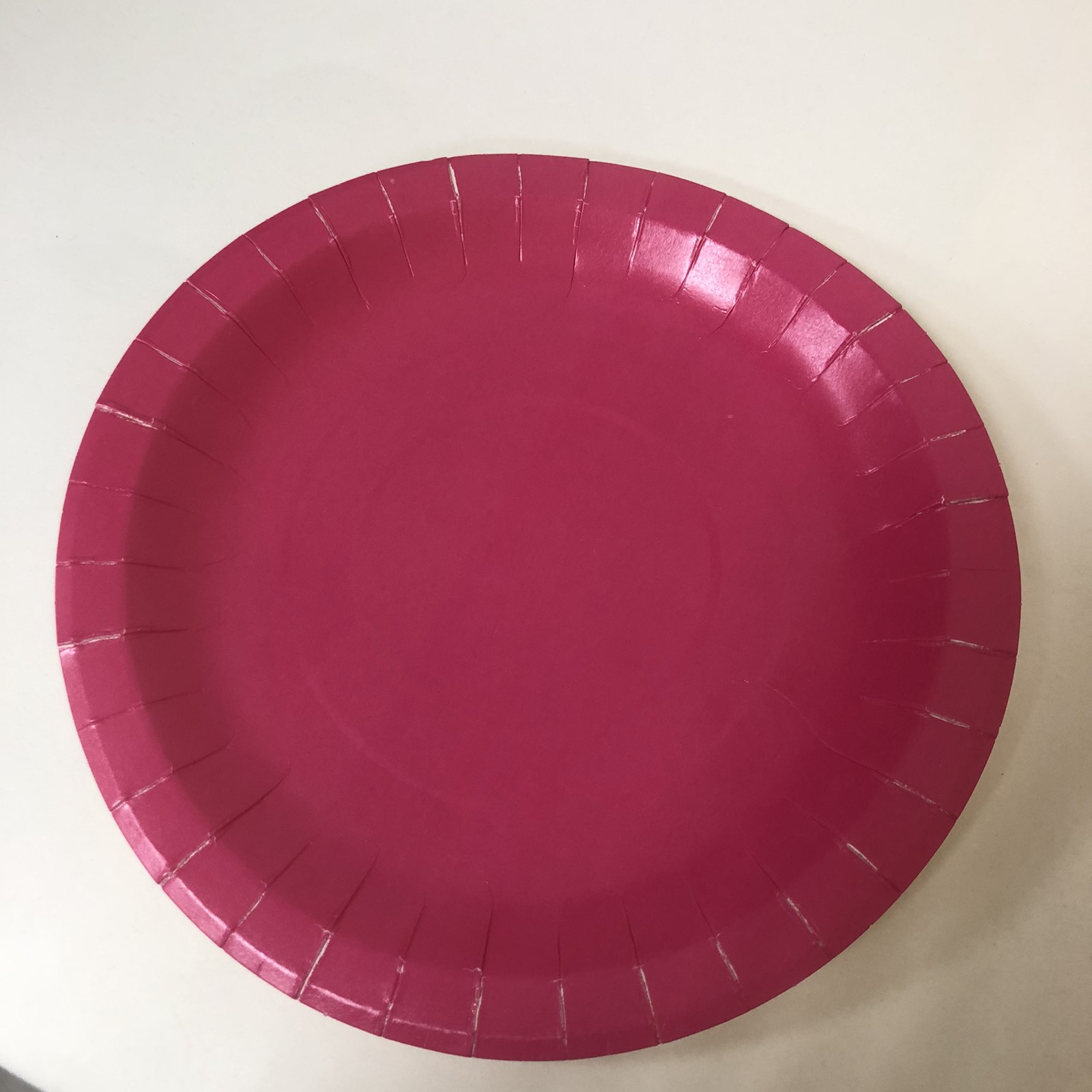 Тарелка бумажная круглая большая  222 мм, РОЗОВАЯ 100 штук/упак.