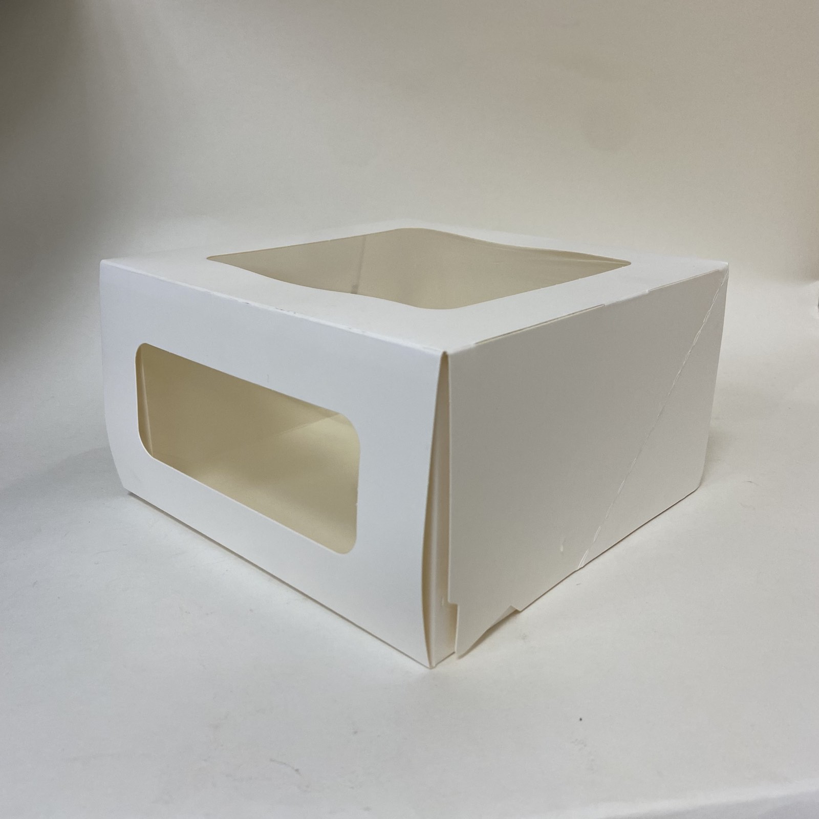 Коробка для торта 2 окна, белая 180х180х100мм, 15 шт/уп.