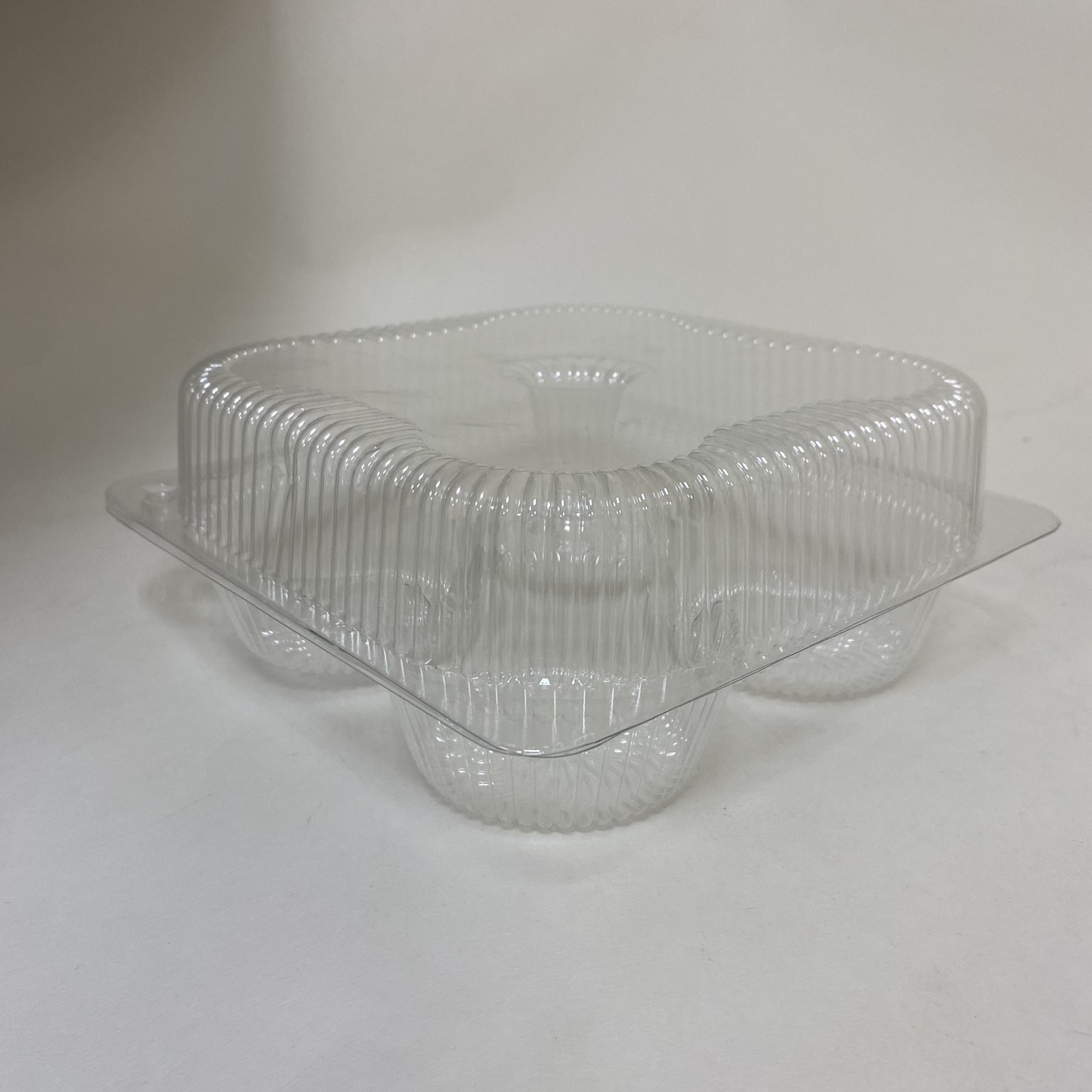 Контейнер с крышкой для 4-х пирожных, прозрачный, 175 штук/упак.