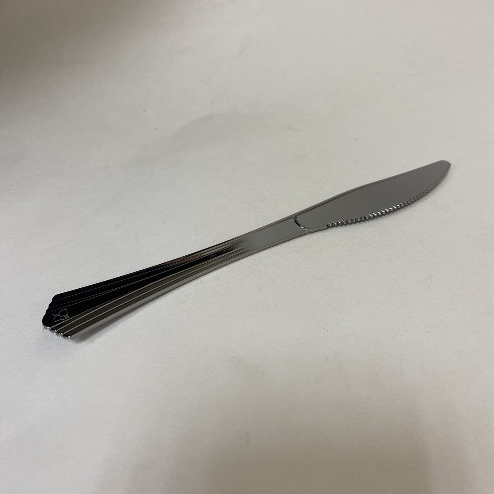 Нож пластиковый 18 см, Металлик, 18 штук/упак.