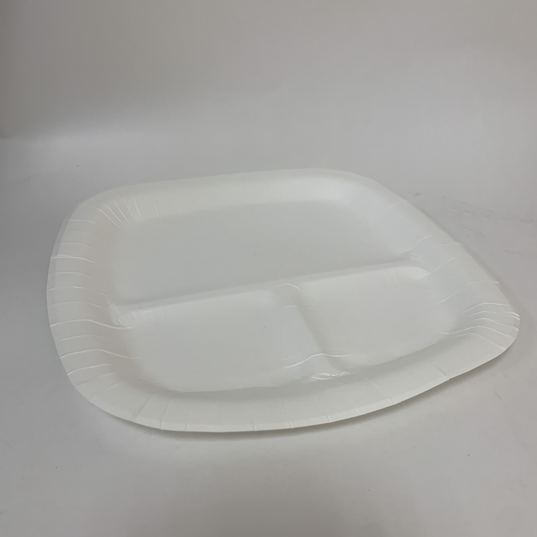 Тарелка  наборная бумажная 240 мм, белая, трехсекционная, 50 штук/упак.