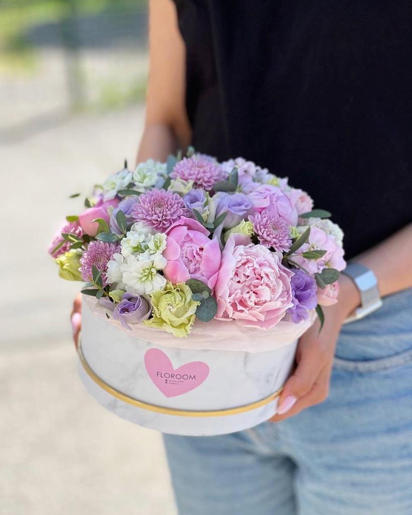 Композиция в шляпной коробке (низкая)