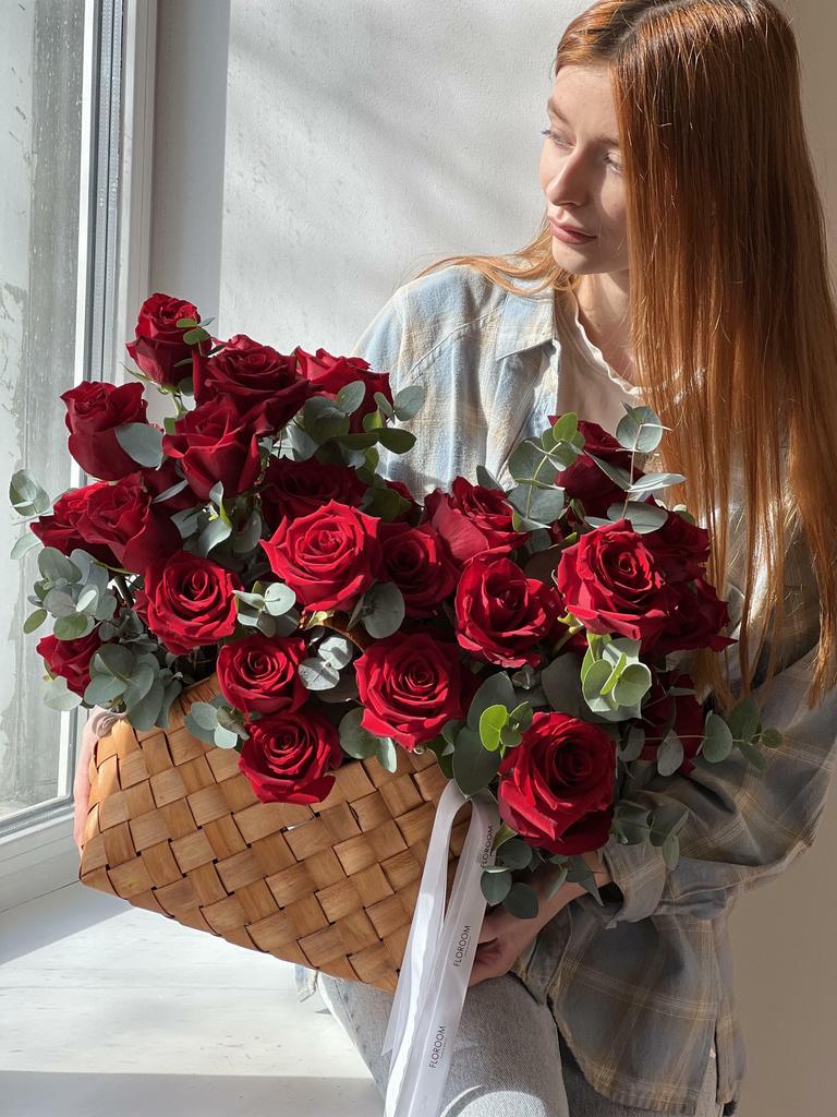 КОРЗИНА ИЗ РОЗ (red)