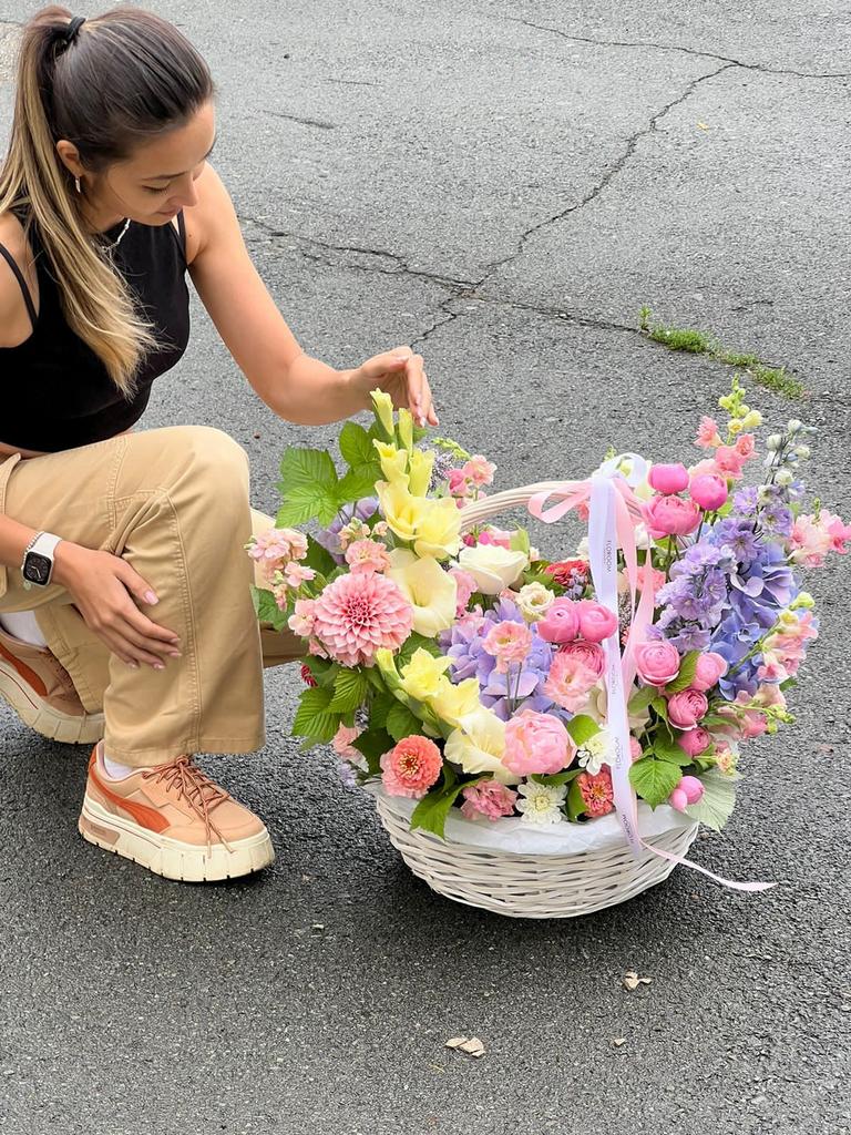 ЛЕТНЯЯ КОМПОЗИЦИЯ В КОРЗИНЕ