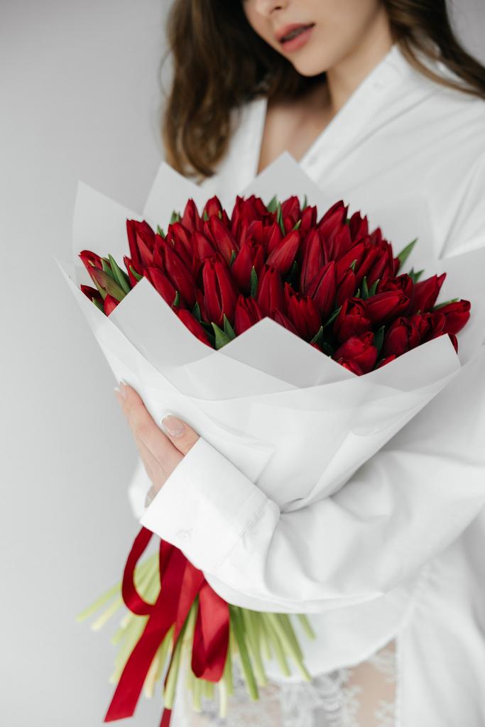 БУКЕТ ИЗ ТЮЛЬПАНА (красный)