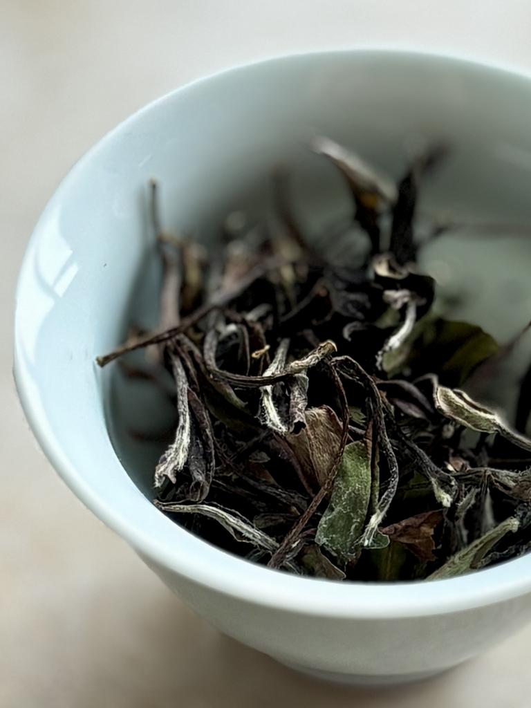 Шуй Сянь Бай Му Дань 2025 (100г)