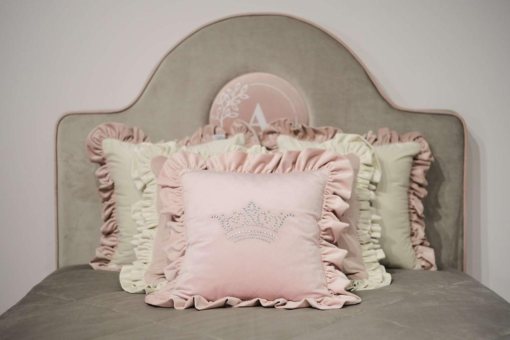 Декоративная подушка с кристаллами "Корона"