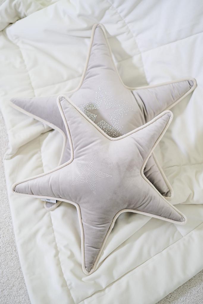Декоративная подушка "Звездочка" с кристаллами.