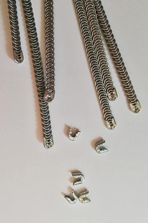 Нарезка корсетных косточек (по вашим размерам с установкой наконечников)