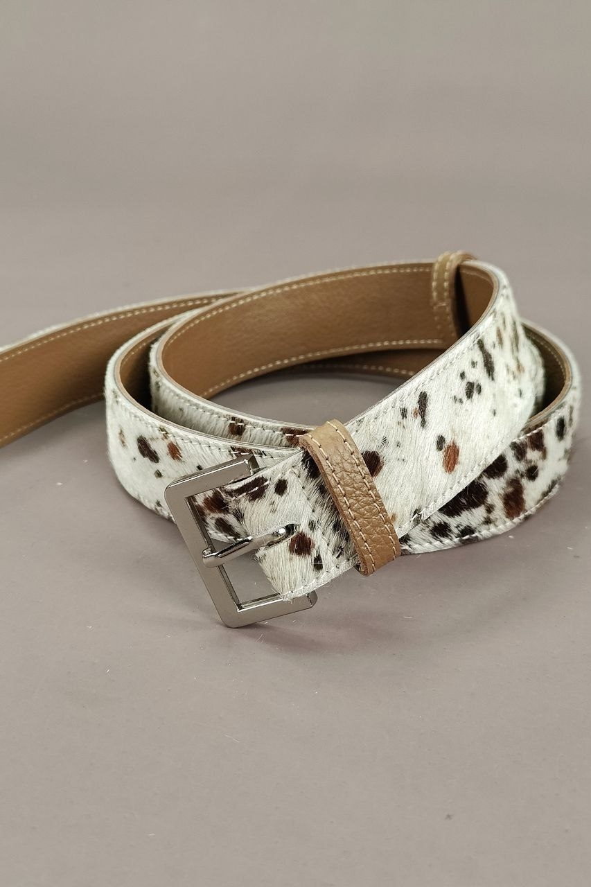 Ремень брючный из натурального меха с принтом коровы. Внутренняя сторона ремня из натуральной кожи итальянского производства