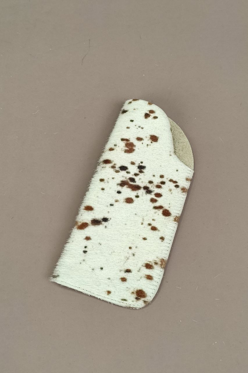 Очечник из меха с принтом коровки. Мягкий