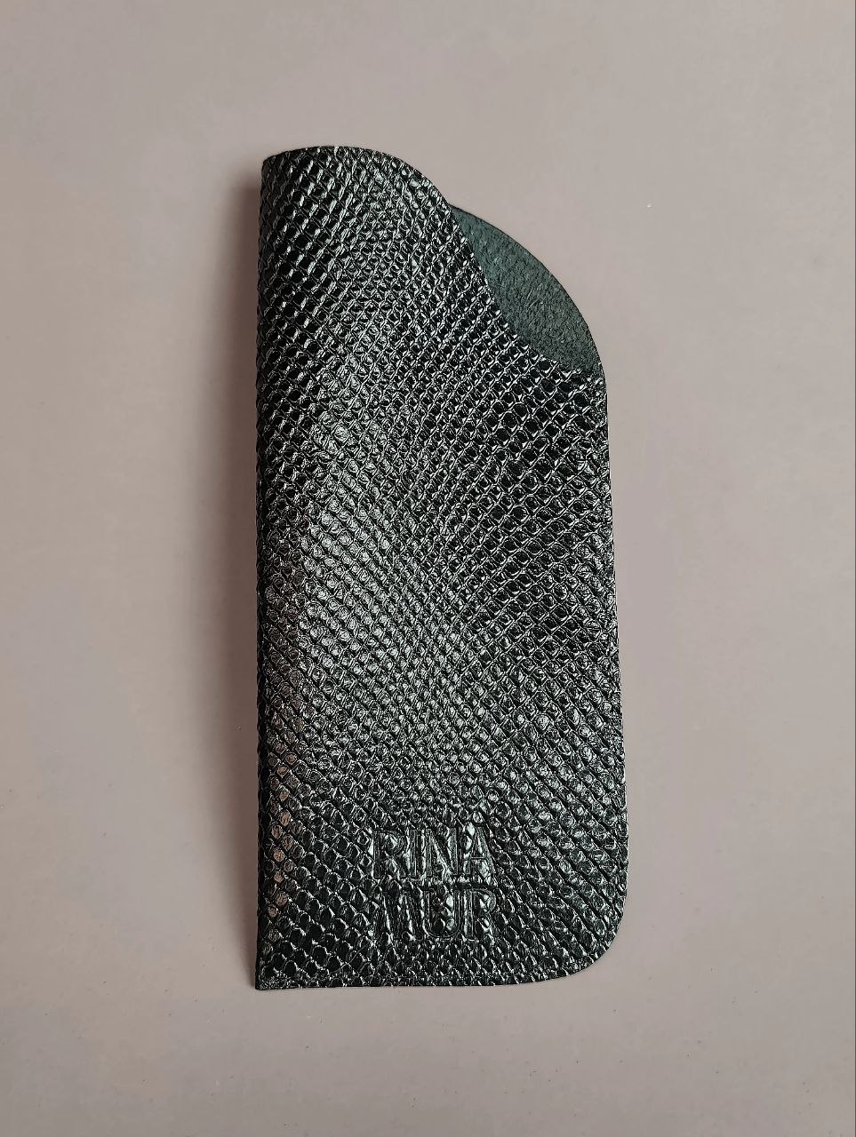 Очечник черная змейка