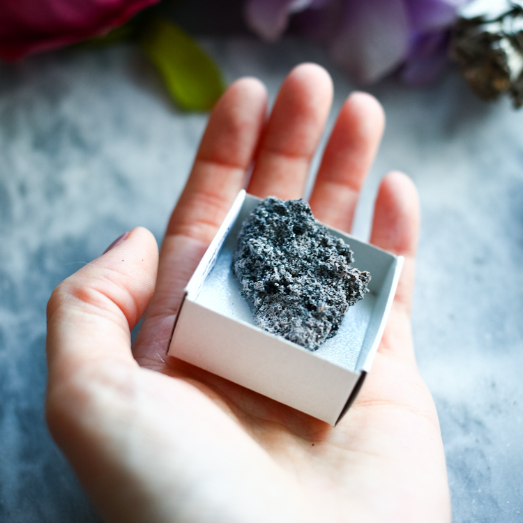 Необработанный гематит