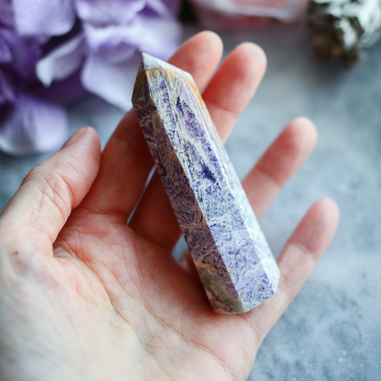 Кристалл-генератор из опализированного флюорита