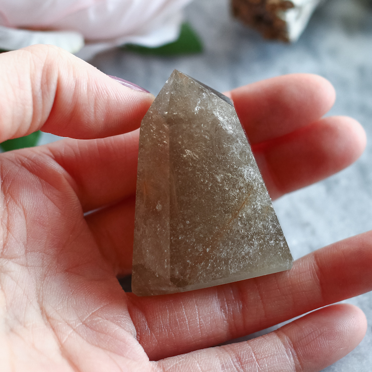 Кристалл-генератор из рутилового кварца (кварц-волосатик, Волосы Венеры)