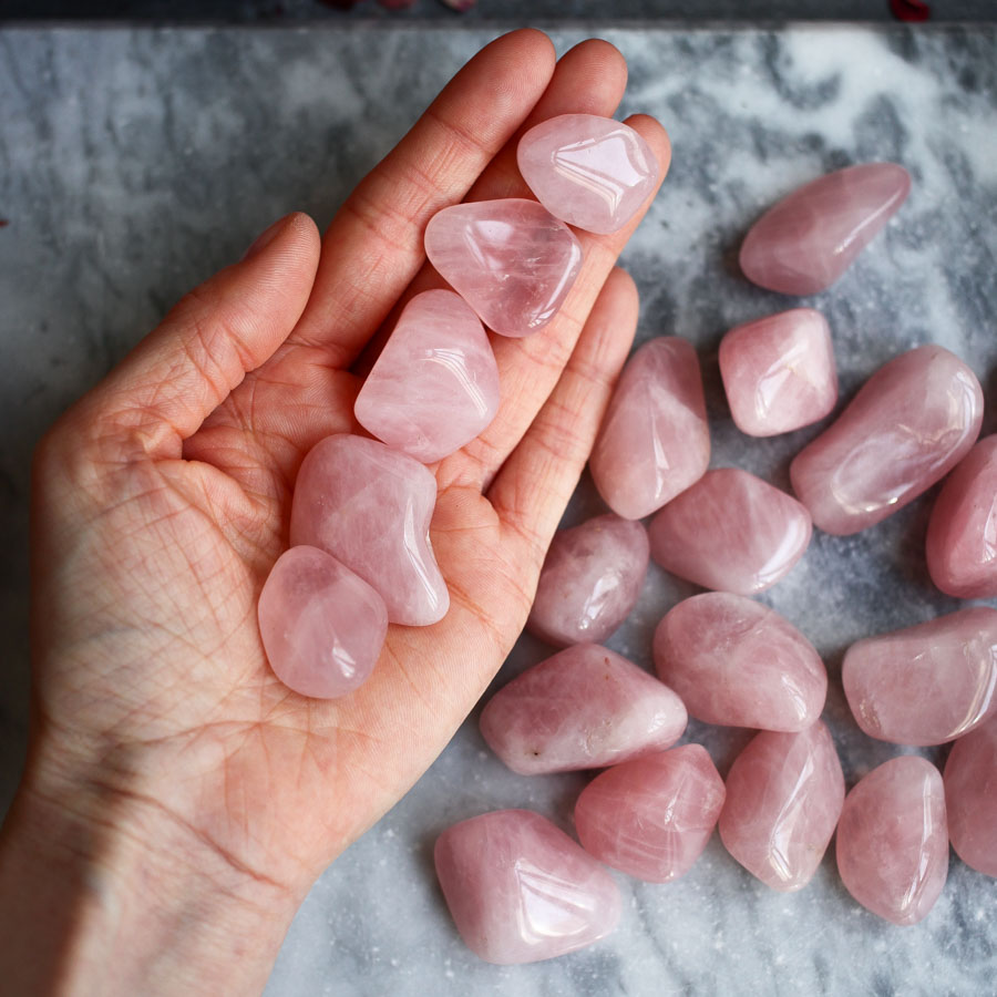 Галтовка розового кварца