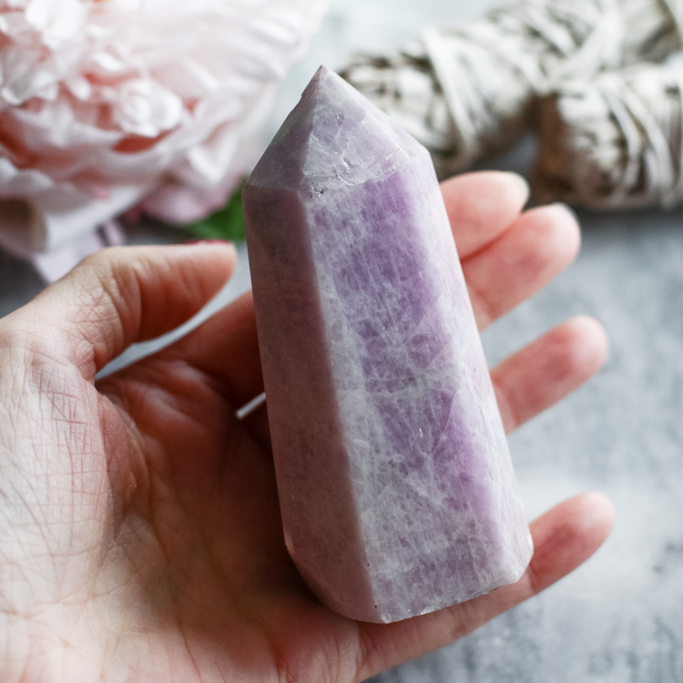 Кристалл-генератор из кунцита (сподумена)