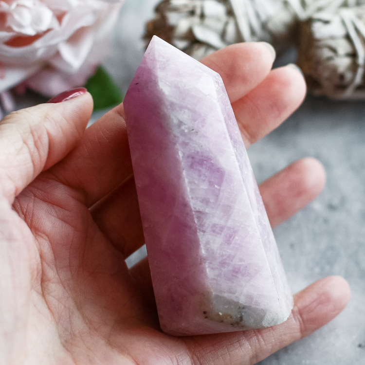 Кристалл-генератор из кунцита (сподумена)