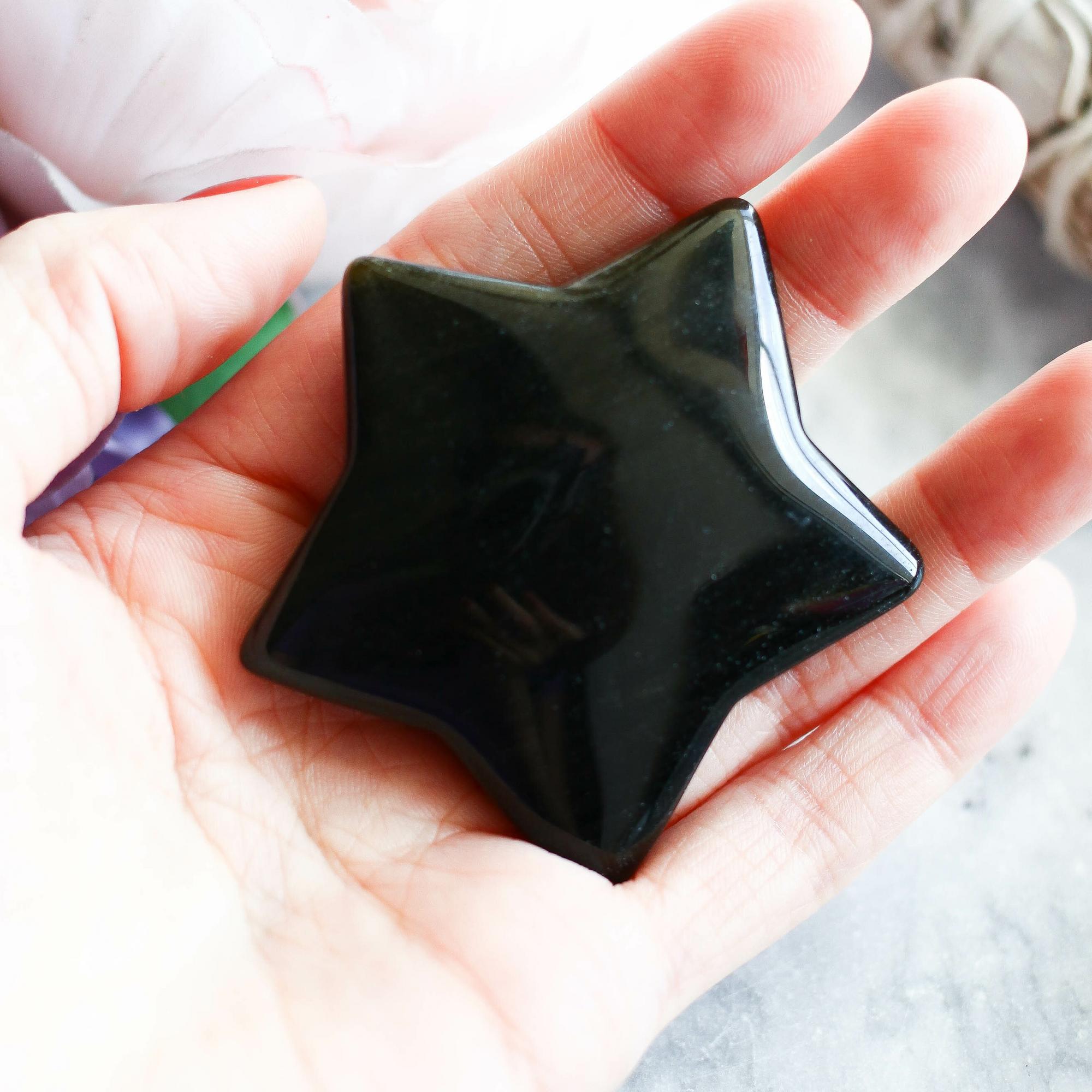 Обсидиан в форме звезды