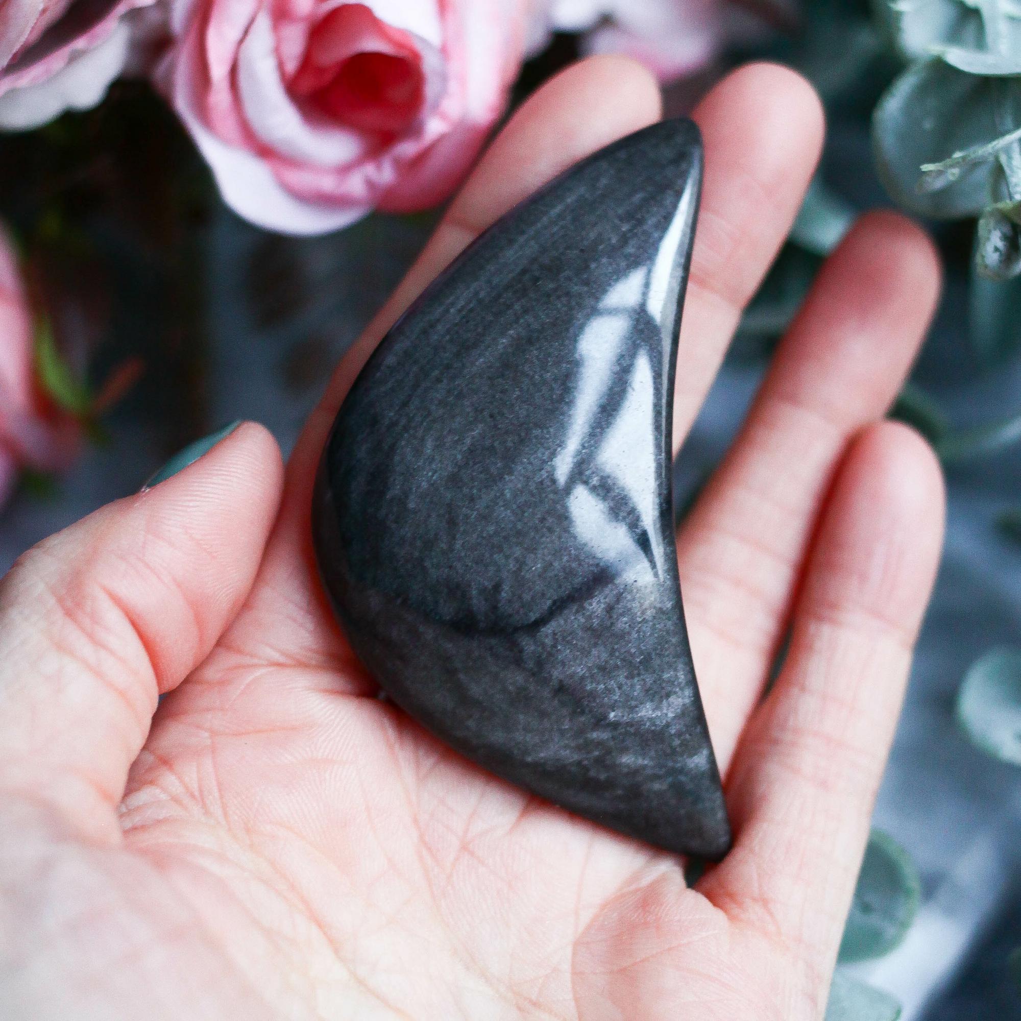 Серебристый обсидиан в форме полумесяца