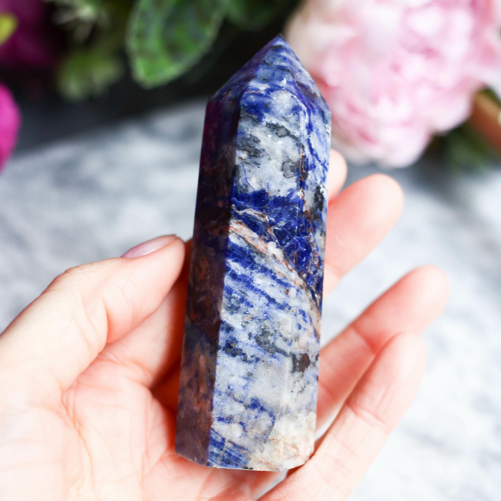 Содалит в форме кристалла-генератора