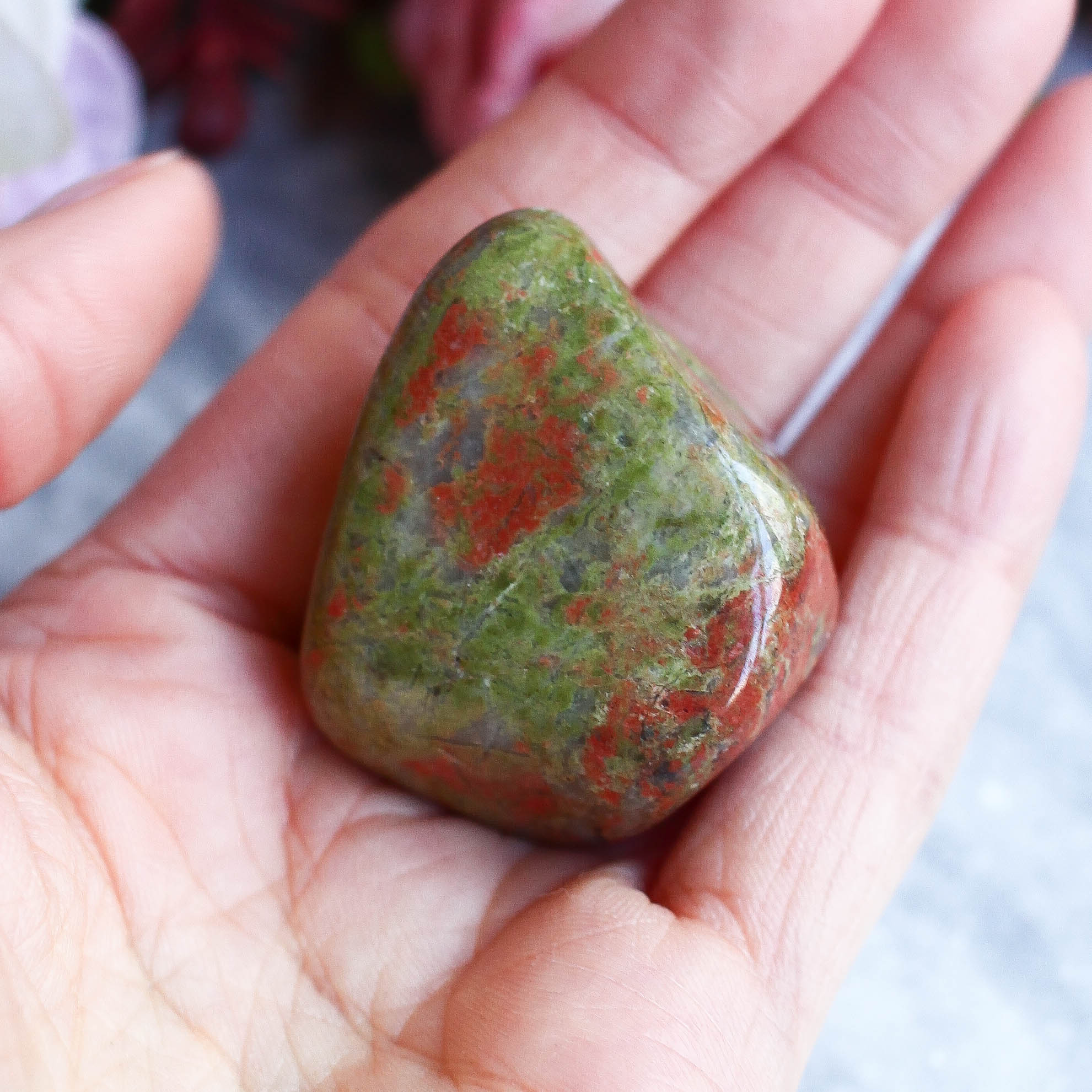 Унакит в форме гальки